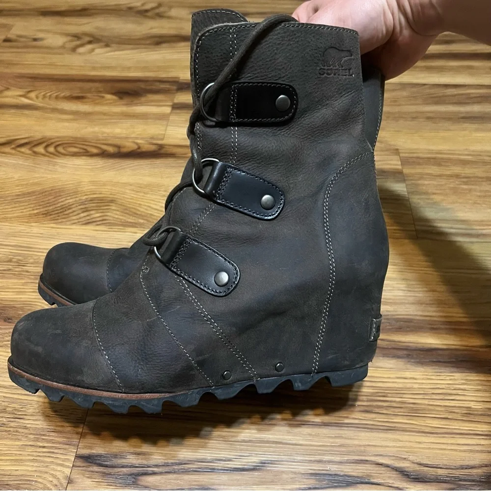 Sorel Joan of Arctic Wedge Booties Leather Waterproof Ankle Boots Women Size 8.5